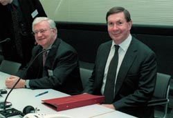 Bundestagsvizepräsident Rudolf Seiters (links) und Lordkanzler Irvine of Lairg.