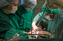 Ärzteteam bei einer Transplantation. Ärzteteam bei einer Transplantation.