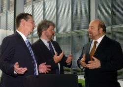 v.l.n.r. Hellmut Königshaus (FDP), Thilo Hoppe (B90/GRÜNE), Hernando de Soto. 