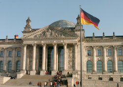 Blick auf das Reichstagsgebäude, Westportal