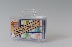 Begriff "Konjunkturpaket" auf einem Plastikkoffer, Klick vergrößert Bild